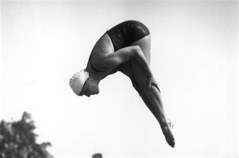Pat McCormick dies at 92; champion diver won 4 Olympic gold medals